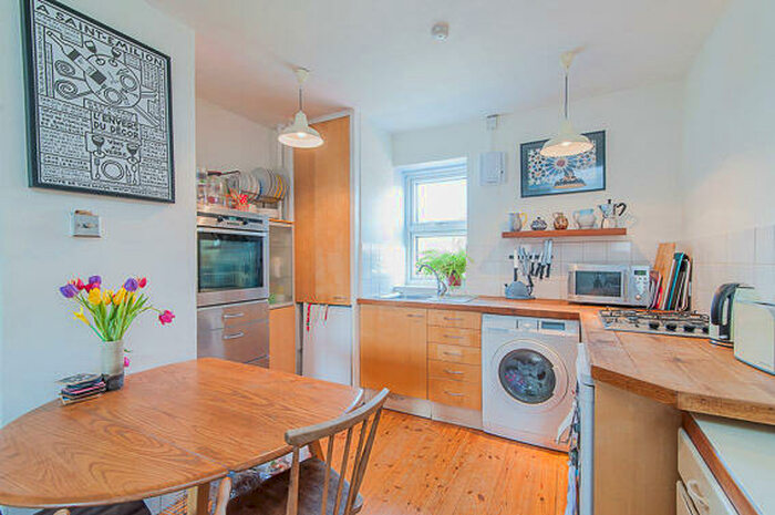 2 Bedroom Flat To Rent In Chertsey Court, SW14