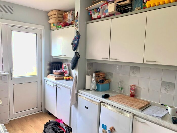 2 Bedroom Flat To Rent In Hillson Drive, Fareham, PO15