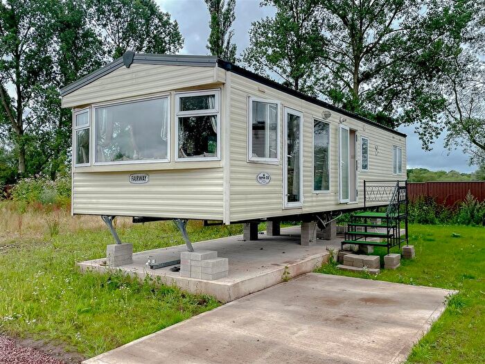 2 Bedroom Mobile/park Home For Sale In Hanley Road, Upton-Upon-Severn, Worcester, WR8