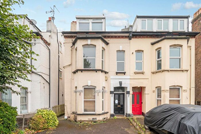 2 Bedroom Flat To Rent In Cricklewood Lane, Cricklewood, London, NW2