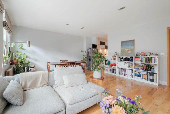 2 Bedroom Flat To Rent In Goswell Road, London, EC1V