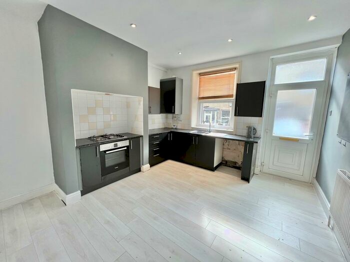 4 Bedroom Terraced House To Rent In Peel Street, Sowerby Bridge, HX6