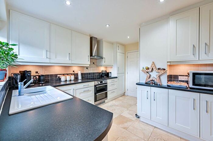 3 Bedroom Detached House For Sale In Cardwells Keep, Guildford, GU2