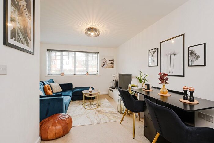 1 Bedroom Flat For Sale In Schoolgate Drive, Morden, SM4