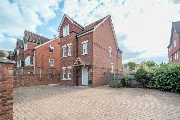 6 Bedroom Detached House To Rent In Clapham Road, Bedford, MK41