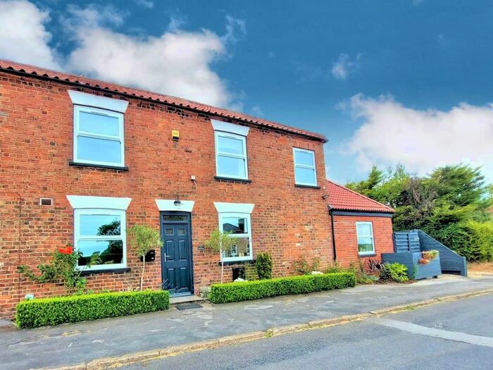 3 Bedroom Cottage For Sale In Burton Constable Road, Sproatley, HU11