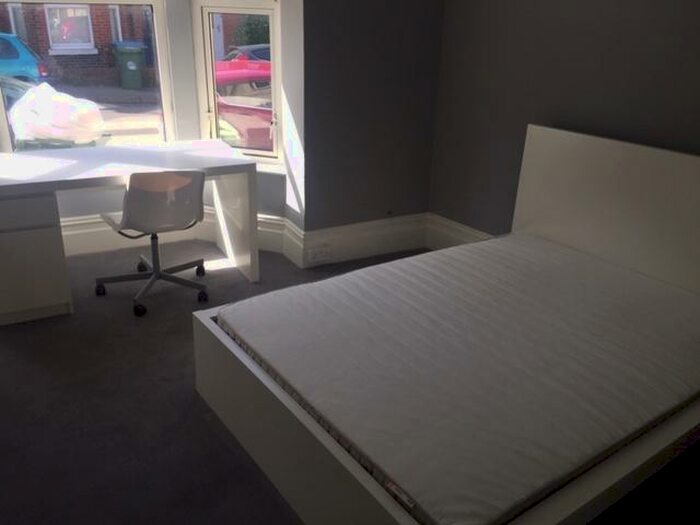 5 Bedroom House To Rent In Tennyson Road, Portswood, Southampton, SO17