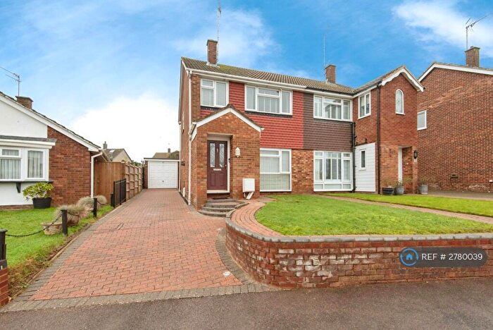 3 Bedroom Semi-Detached House To Rent In Waverley Close, Stevenage, SG2