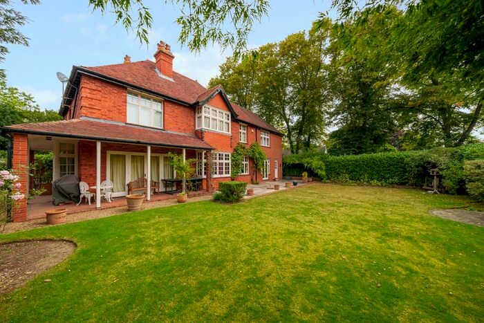 5 Bedroom Detached House To Rent In Altwood Road, Maidenhead, SL6