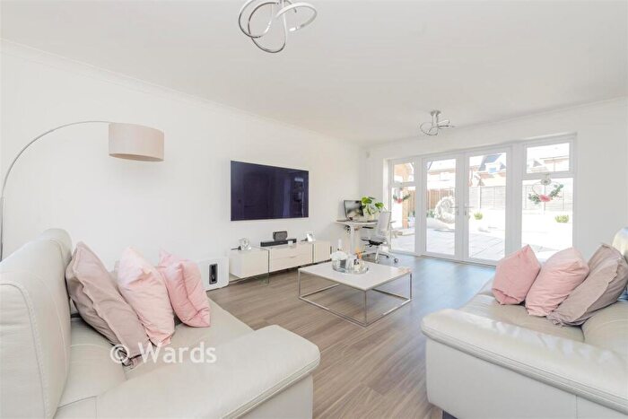4 Bedroom Detached House For Sale In Castleridge Drive, Greenhithe, Kent, DA9
