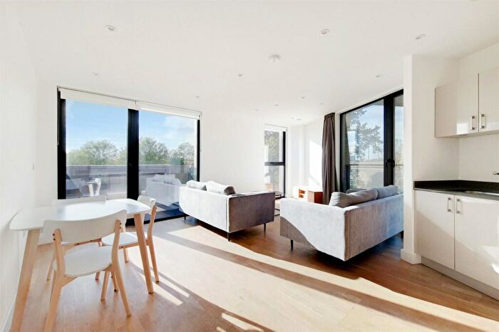 2 Bedroom Apartment To Rent In Burgess Springs, Chelmsford, CM1