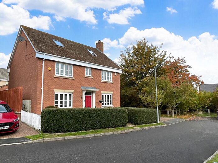 5 Bedroom Detached House For Sale In Berkeley Close, Pitstone, Leighton Buzzard, LU7
