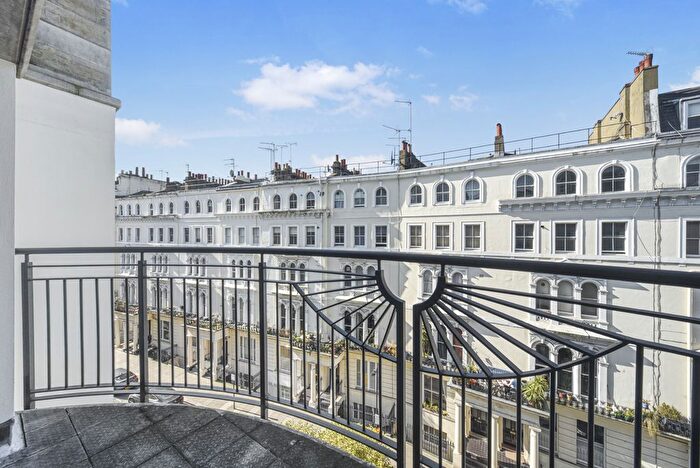 1 Bedroom Flat For Sale In Kensington Gardens Square, Kensington, W2