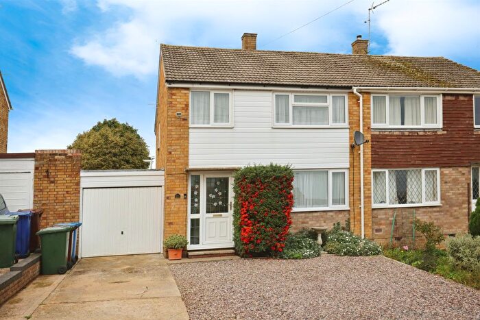 3 Bedroom Semi-Detached House For Sale In Freemans Road, Bodicote, Banbury, OX15