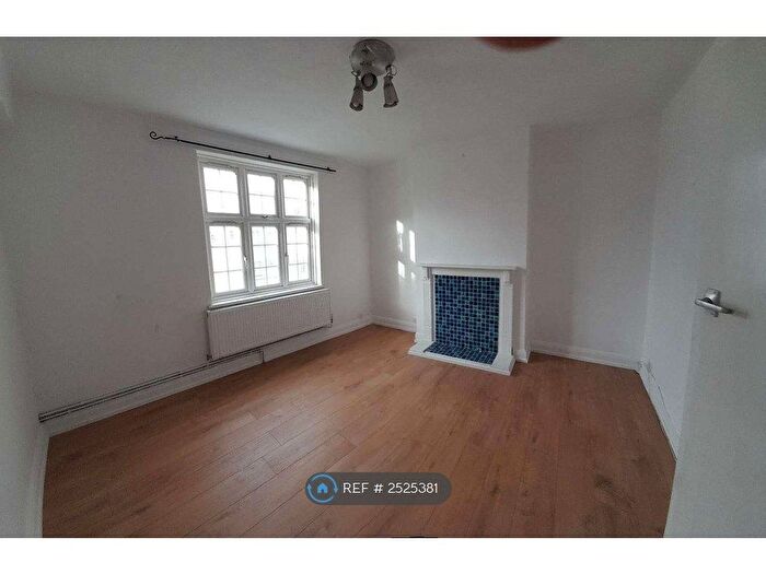 2 Bedroom Flat To Rent In London, London, SM4