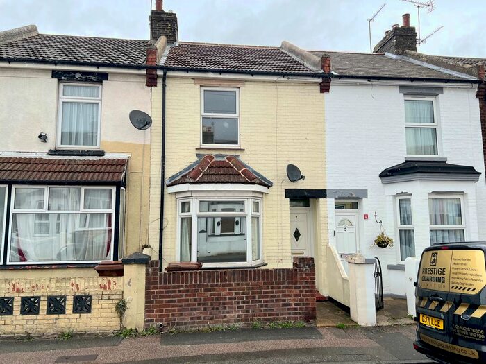 3 Bedroom Terraced House To Rent In St Johns Road, Gillingham, ME7