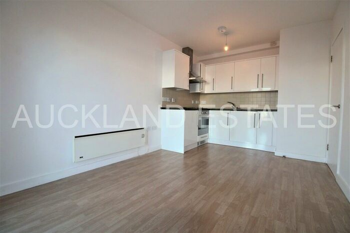 1 Bedroom Apartment To Rent In Orchard Court, Potters Bar, EN6