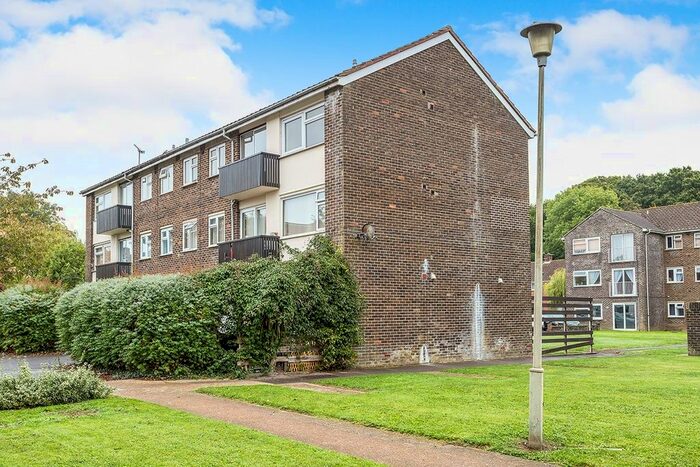 1 Bedroom Flat To Rent In Crombie Close, Waterlooville, Hampshire, PO8