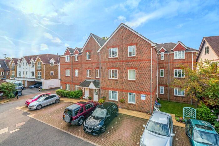 2 Bedroom Flat To Rent In York Road, Woking, Surrey, GU22