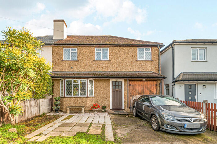 4 Bedroom Semi Detached House For Sale In Second Avenue, Walton-On-Thames, Surrey, KT12