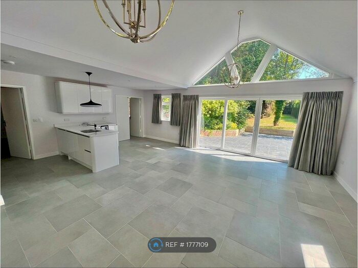 2 Bedroom Flat To Rent In Canford Cliffs Road, Poole, BH13