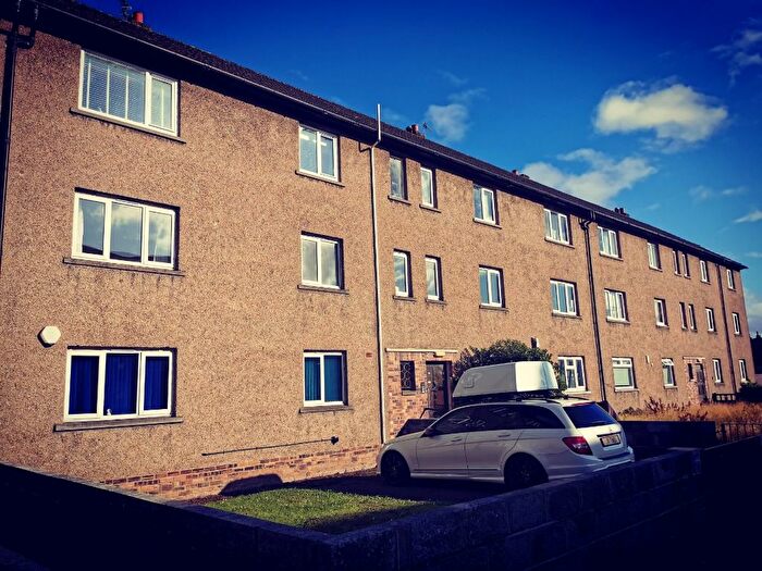 2 Bedroom Flat To Rent In Crathie Place, Dundee, DD4
