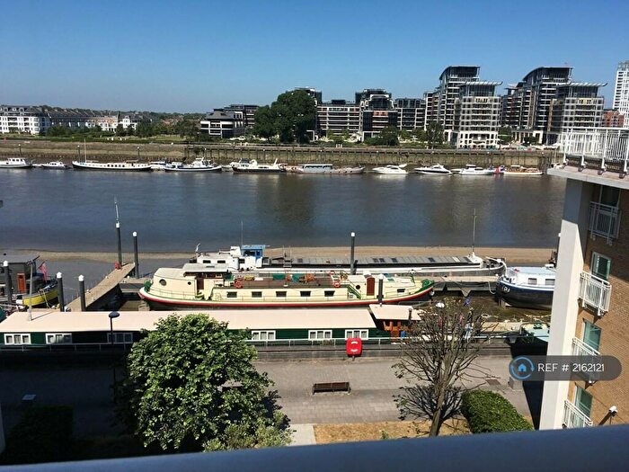 2 Bedroom Flat To Rent In Lombard Road, London, SW11