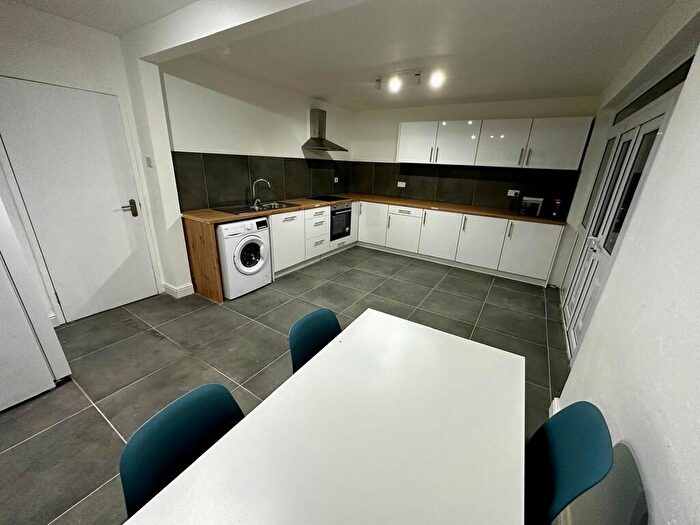 4 Bedroom Semi Detached House To Rent In Queens Road East, Beeston, NG9