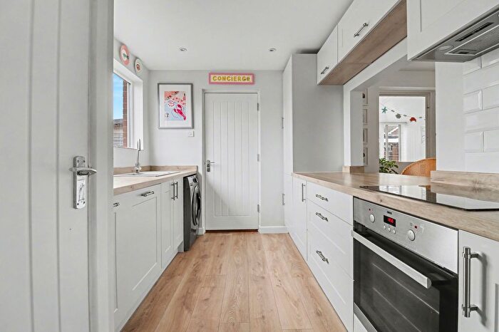 3 Bedroom Detached House For Sale In Highbury Close, Fair Oak, SO50