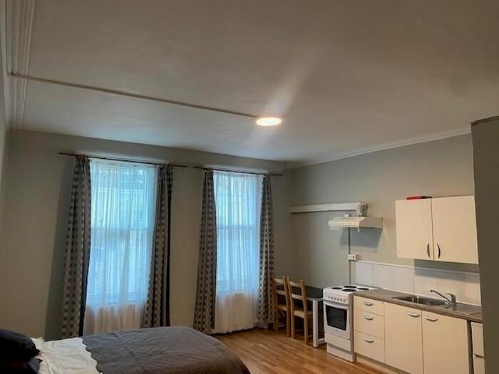 Studio To Rent In Courtfield Gardens, Kensignton, London, SW5