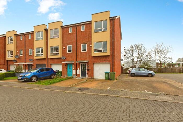 4 Bedroom End Of Terrace House For Sale In Stilton Close, Aylesbury, Buckinghamshire, HP19