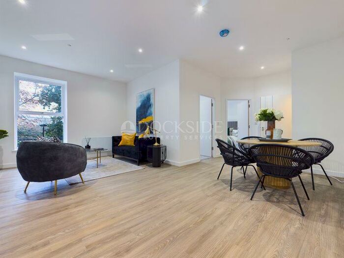 2 Bedroom Flat To Rent In Royal Sovereign House, Chatham Maritime, ME4