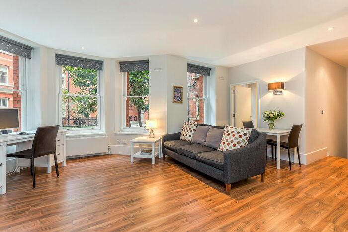 2 Bedroom Flat To Rent In Artillery Mansions, Victoria Street, Westminster, London, SW1H
