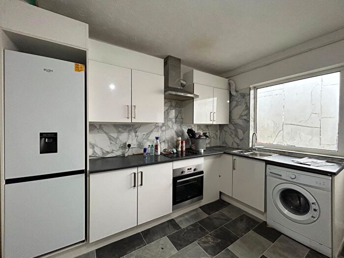 3 Bedroom Flat To Rent In Hampton Road West, TW13