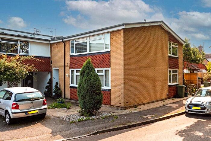 2 Bedroom Flat For Sale In Hazel Mead, Epsom, Surrey, KT17