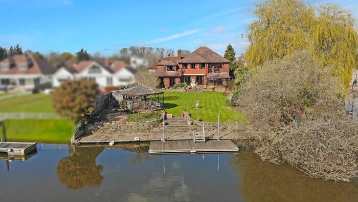 4 Bedroom Detached House To Rent In Temple Gardens, Staines, TW18