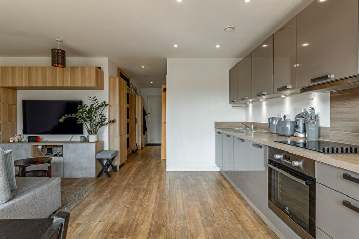 1 Bedroom Apartment For Sale In Blondin Way, London, SE16