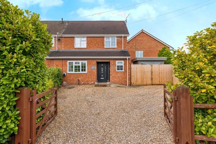 2 Bedroom End Of Terrace House For Sale In Meadowlands, West Clandon, Guildford, Surrey, GU4