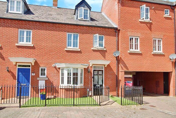 4 Bedroom Town House For Sale In Banks Court, St. Neots, PE19