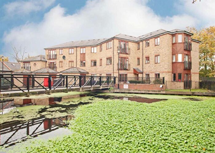 2 Bedroom Flat To Rent In Island House, Wandle Road, Morden, SM4