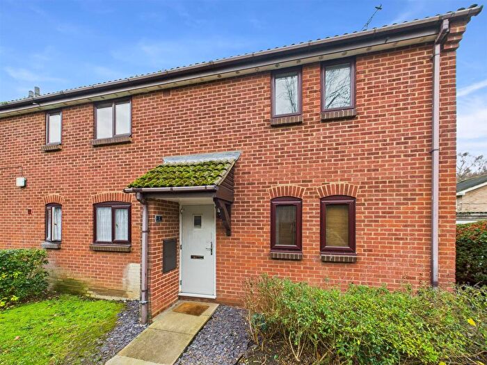 1 Bedroom Maisonette For Sale In Abercorn Grove, Ruislip, HA4