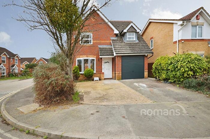 3 Bedroom Detached House To Rent In Eltham Avenue, Slough, Berkshire, SL1