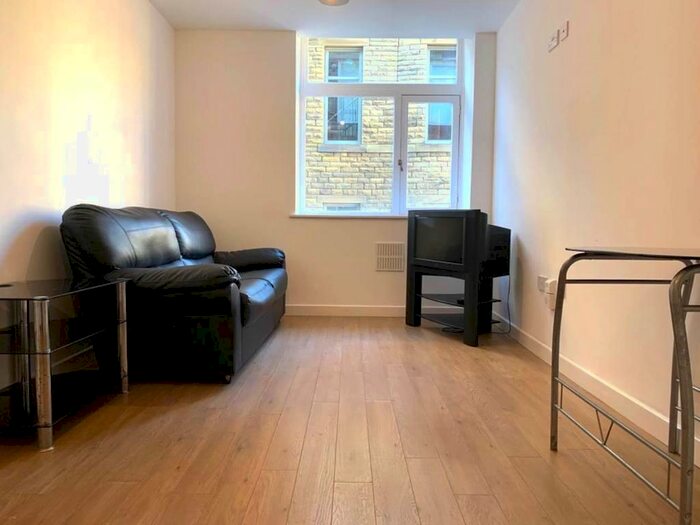 2 Bedroom Flat To Rent In Sunbridge Road, Bradford, BD1