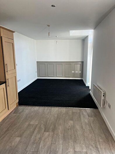 2 Bedroom Flat To Rent In Flat, Back Mersey View, L22