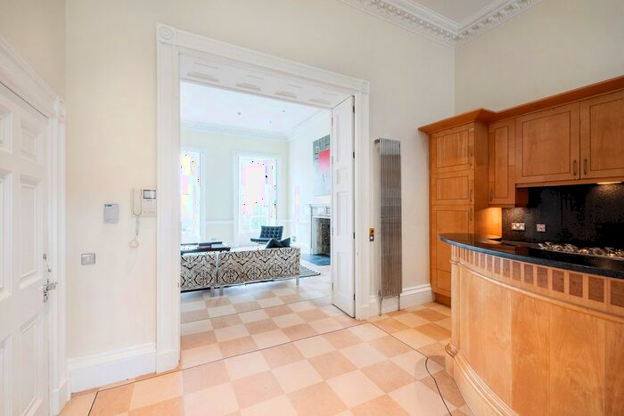 1 Bedroom Flat For Sale In Royal Crescent, Bath, BA1
