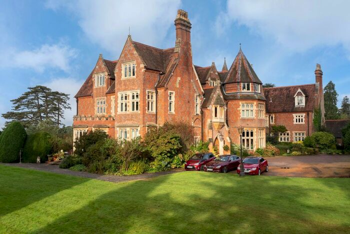 2 Bedroom Flat For Sale In Grenehurst Park, Capel, Dorking, RH5