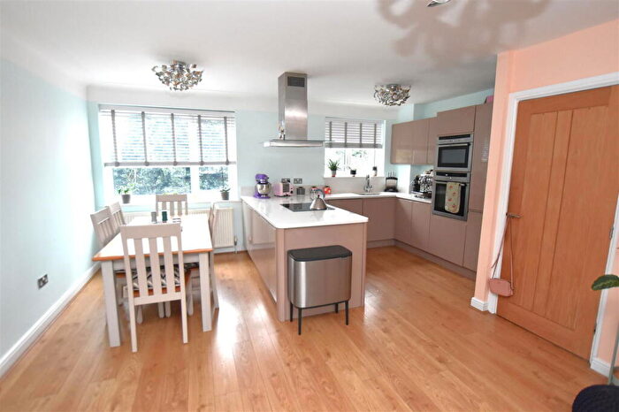 3 Bedroom Town House For Sale In Ringwood, Oxton, CH43