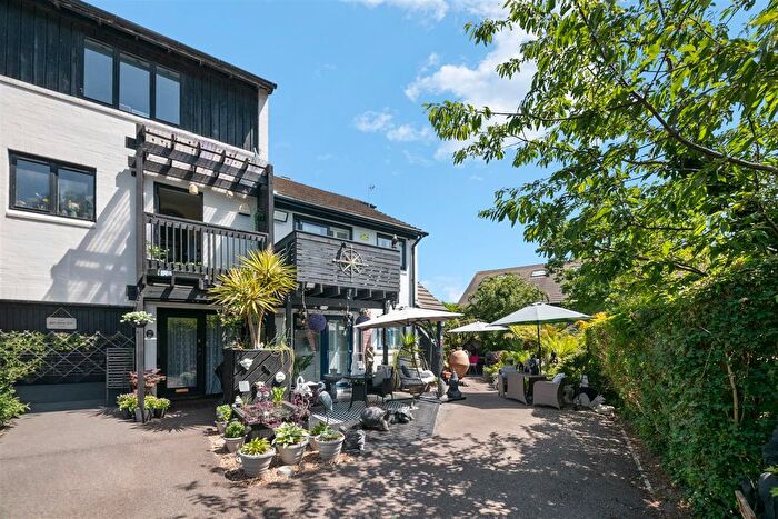 2 Bedroom Maisonette For Sale In Marina Approach, Hayes, UB4