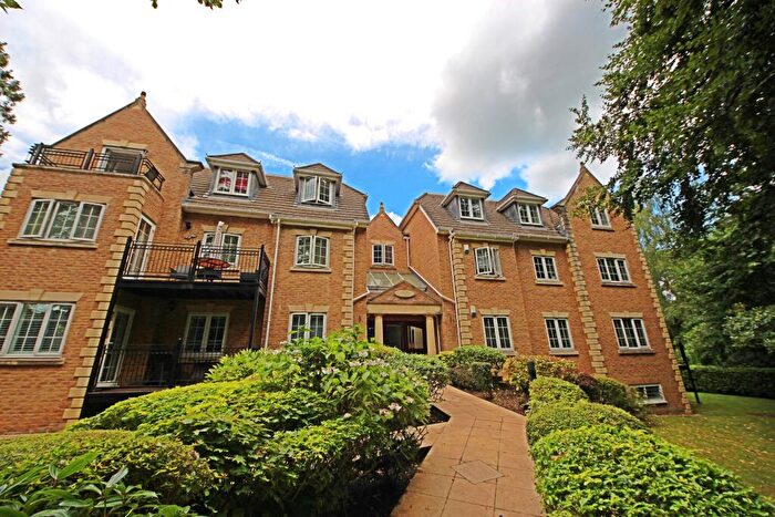 2 Bedroom Flat For Sale In Warren Road, Alum Chine, Bournemouth, BH4