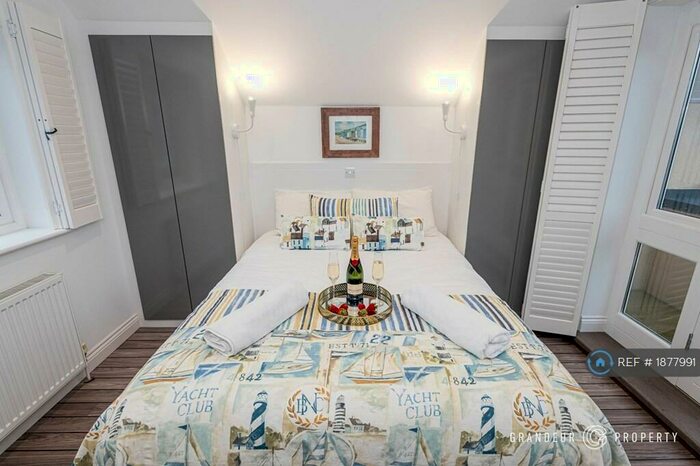 3 Bedroom Detached House To Rent In Temple Court, Bournemouth, SO41